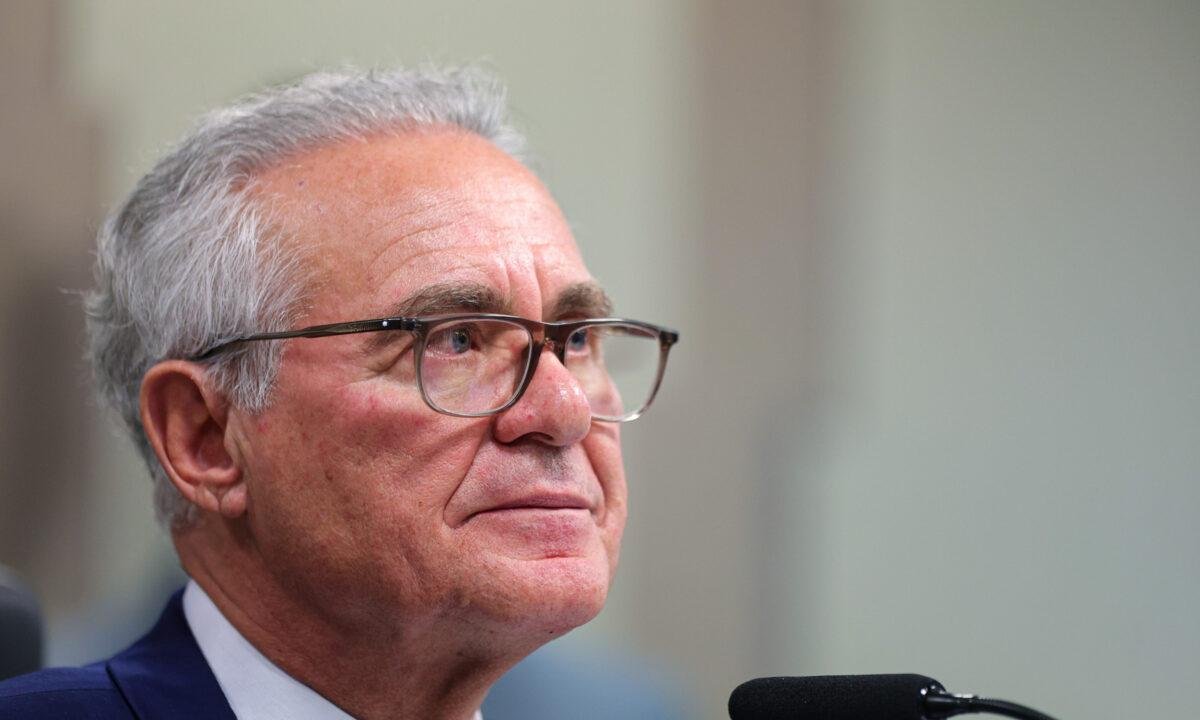 Após reunião, Renan diz que Galípolo enviará informações sobre Master