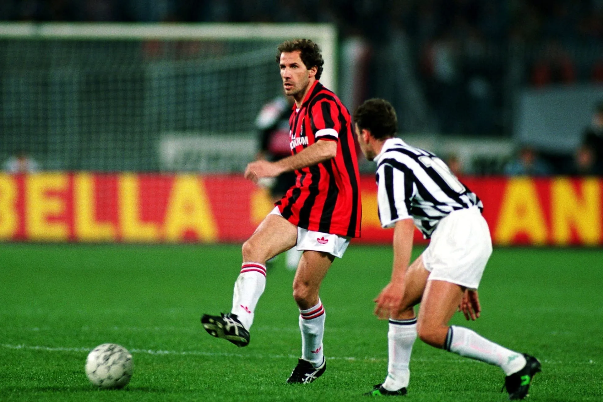 Clubes prestam homenagem a Franco Baresi, que morreu aos 66 anos