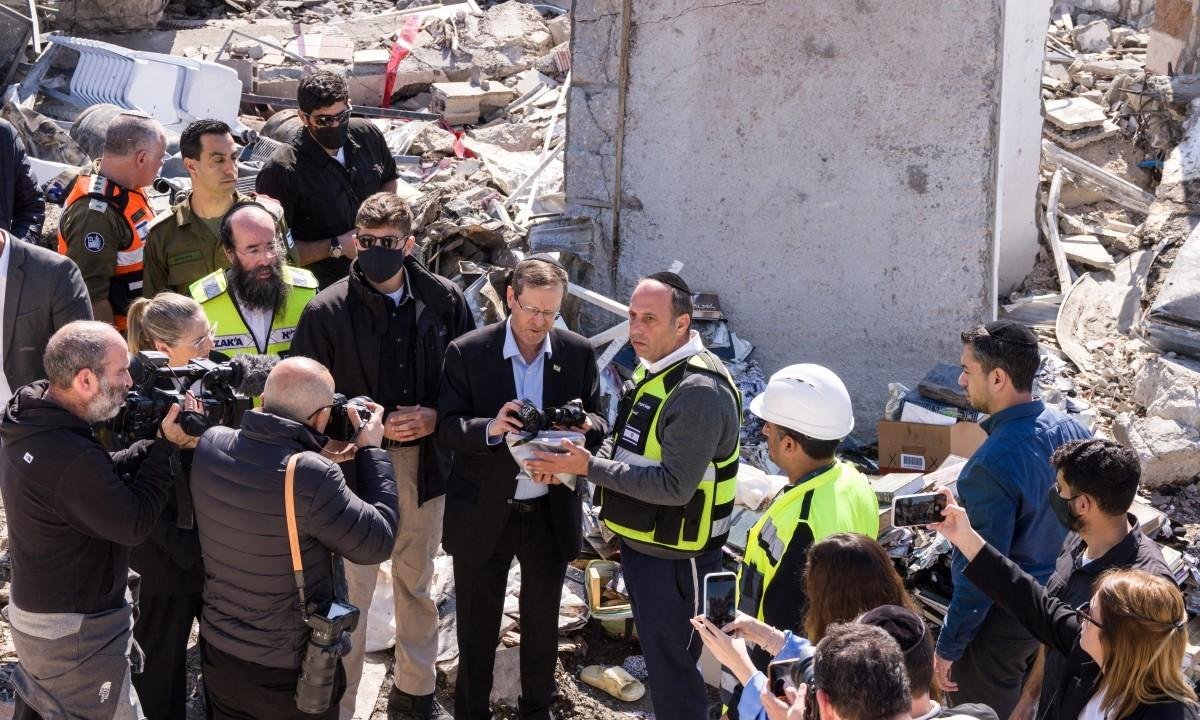 Centenas de aviões de Israel bombardeiam Líbano e Irã, diz Exército