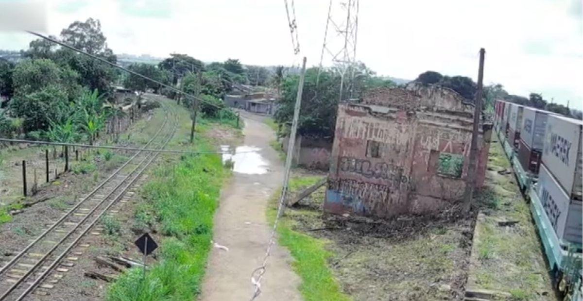 Moradores criam sistema online para monitorar trem que bloqueia passagem e causa transtornos há anos em Campinas | G1