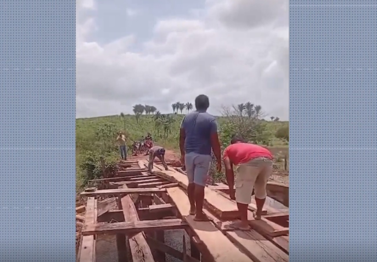 Moradores da zona rural do MA constroem ponte por conta própria | G1