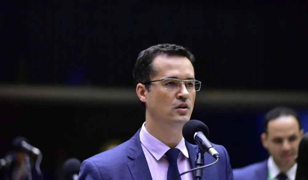 Para onde vão os votos em Deltan Dallagnol com candidatura barrada? Entenda o cenário no Senado do Paraná