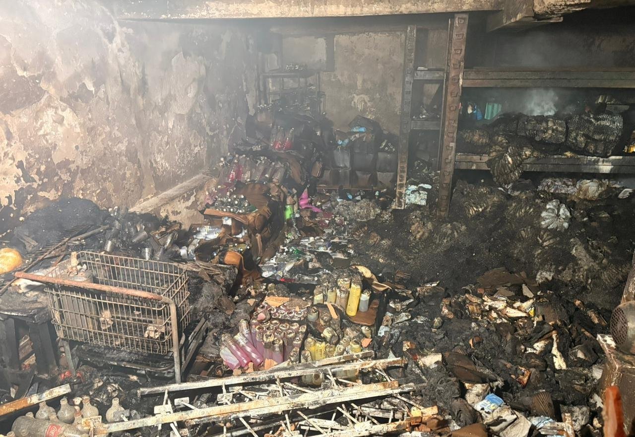 Incêndio destrói mercado em Campina Grande | G1