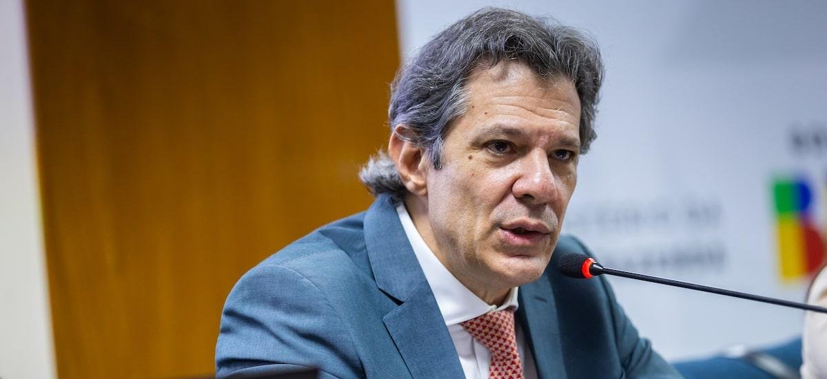 É muito cedo para falar de uma reversão de ciclo de cortes da Selic por conta do Irã, diz Haddad