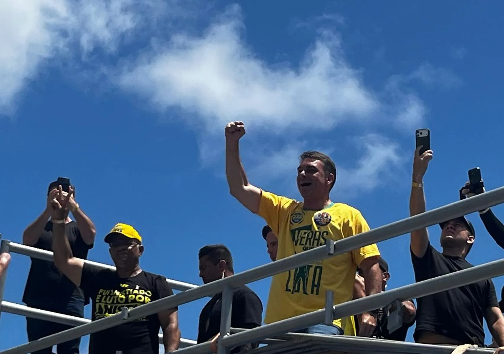 Flávio Bolsonaro acusa CNBB de participar de fake news; bispos dizem que ‘mentira não se combate com mentira’