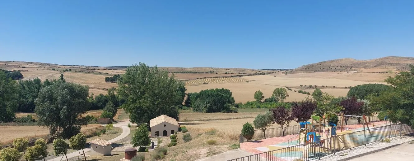 Vila espanhola cercada por montanhas procura novas famílias, com moradia gratuita e trabalho garantido como atrativos; saiba como