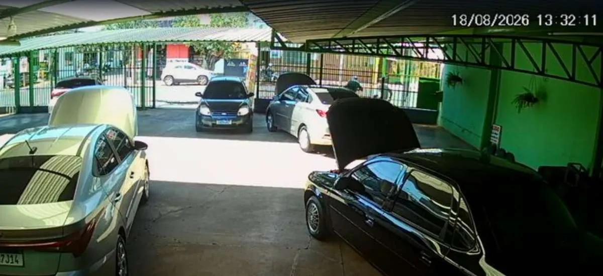 VÍDEO: 'Como um sonho', diz jovem que bateu carro, invadiu loja e estacionou sem atingir veículos
