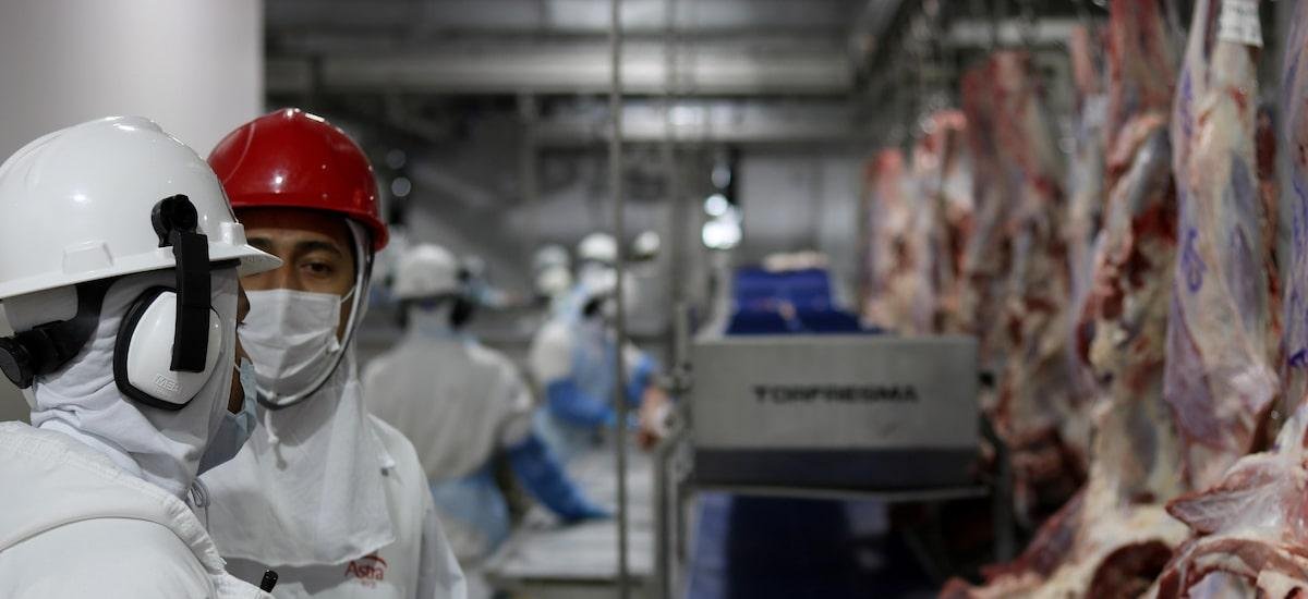 China anuncia restrição e tarifa de 55% para importação de carne bovina do Brasil e de outros países
