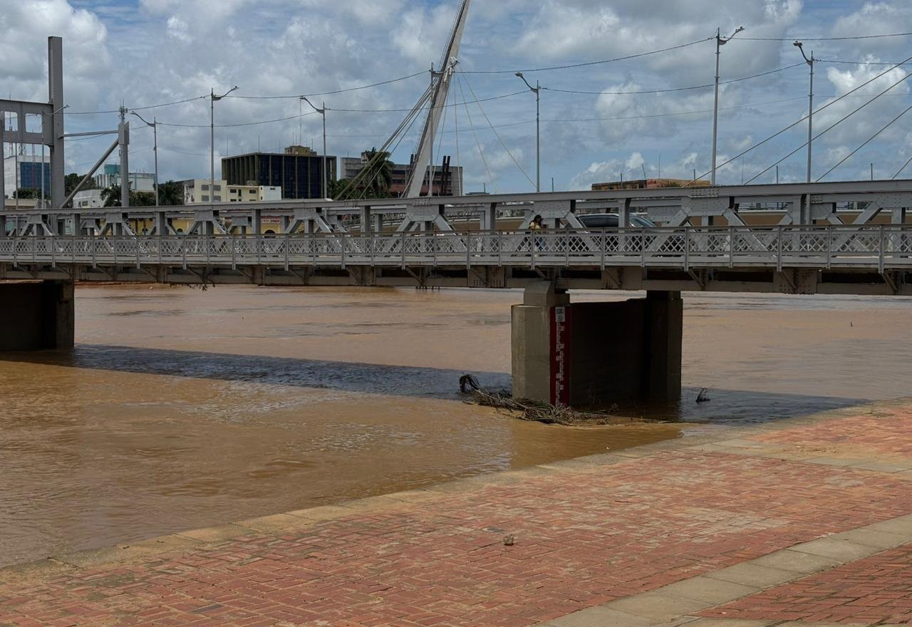 Após seis dias, Rio Acre sai da cota de transbordamento na capital | G1