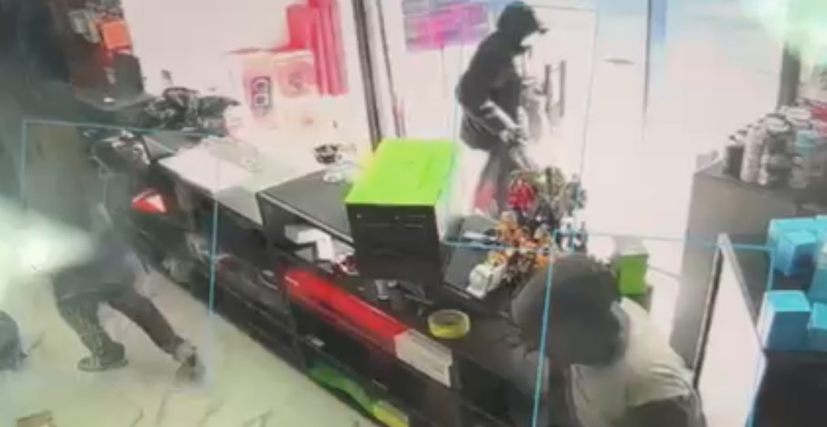 Roubo a loja de celulares em Campinas: cinco detidos | G1