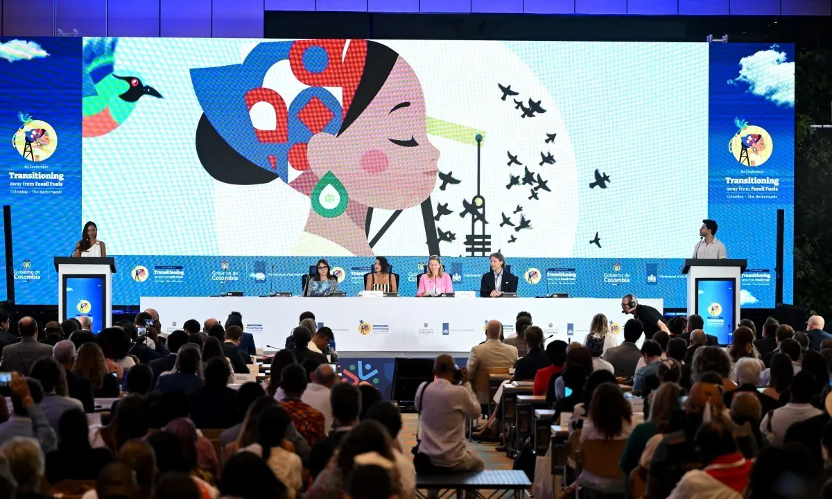 França apresenta plano para abandonar progressivamente as energias fósseis