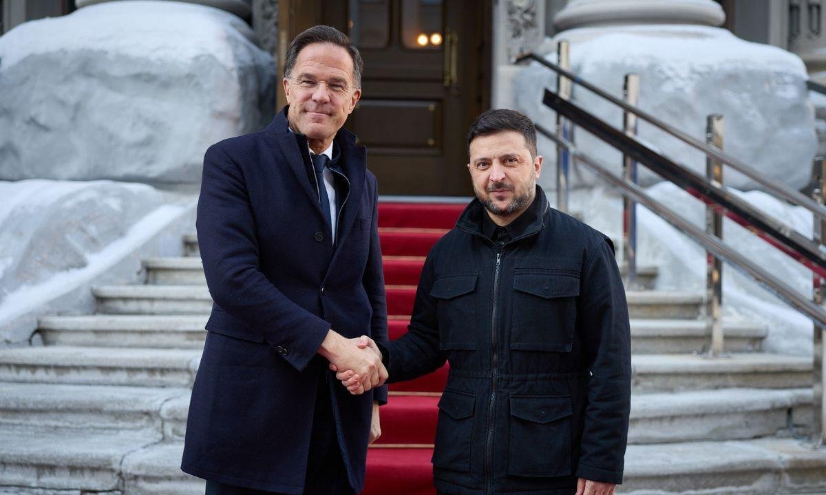 Secretário-geral da Otan encontra Zelensky na Ucrânia