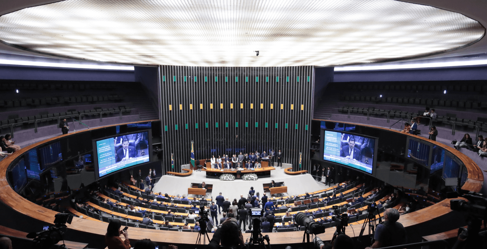 Pautas do governo no Congresso para 2026 têm fim da escala 6x1 e segurança