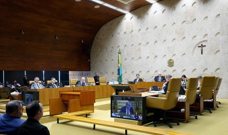 Ministros do STF criticam argumentos pró-penduricalhos em julgamento sobre teto do funcionalismo
