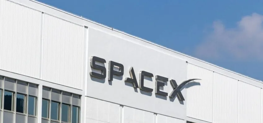 SpaceX fixa ação em US$ 135 e busca levantar US$ 75 bilhões