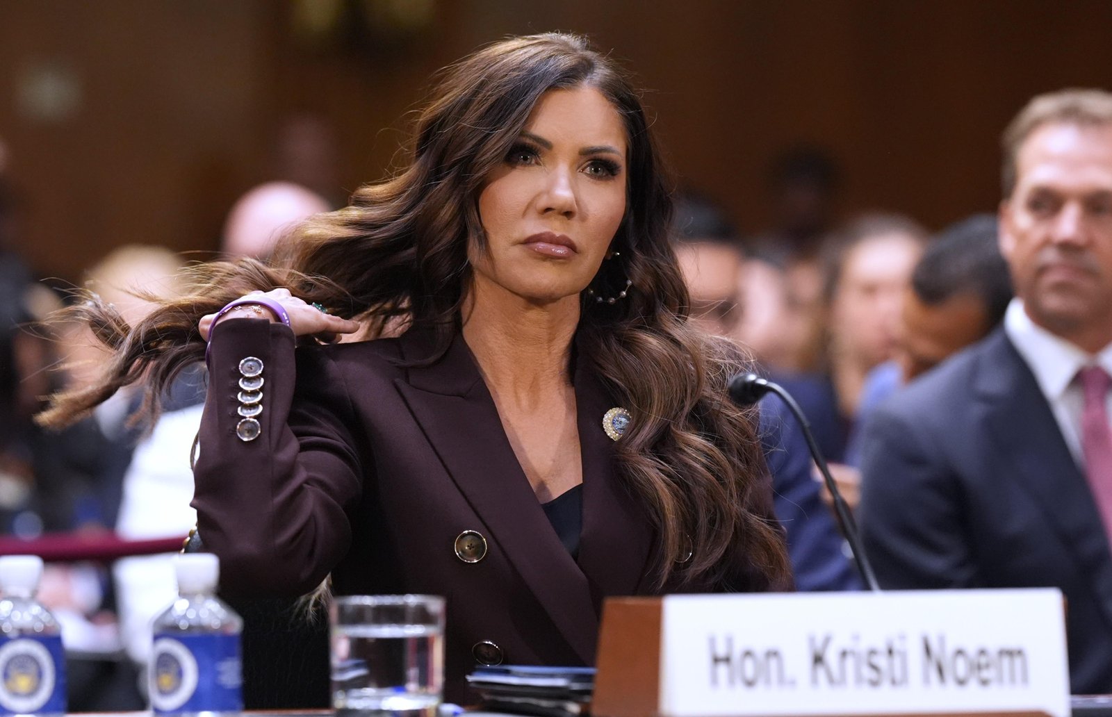 Secretária de Segurança Interna dos EUA depõe no Senado após morte de dois manifestantes em Minneapolis | G1