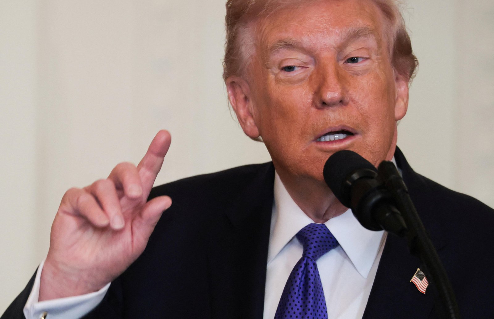 Trump desafia Irã e diz que EUA vão escoltar navios no Estreito de Ormuz 'se necessário' | G1