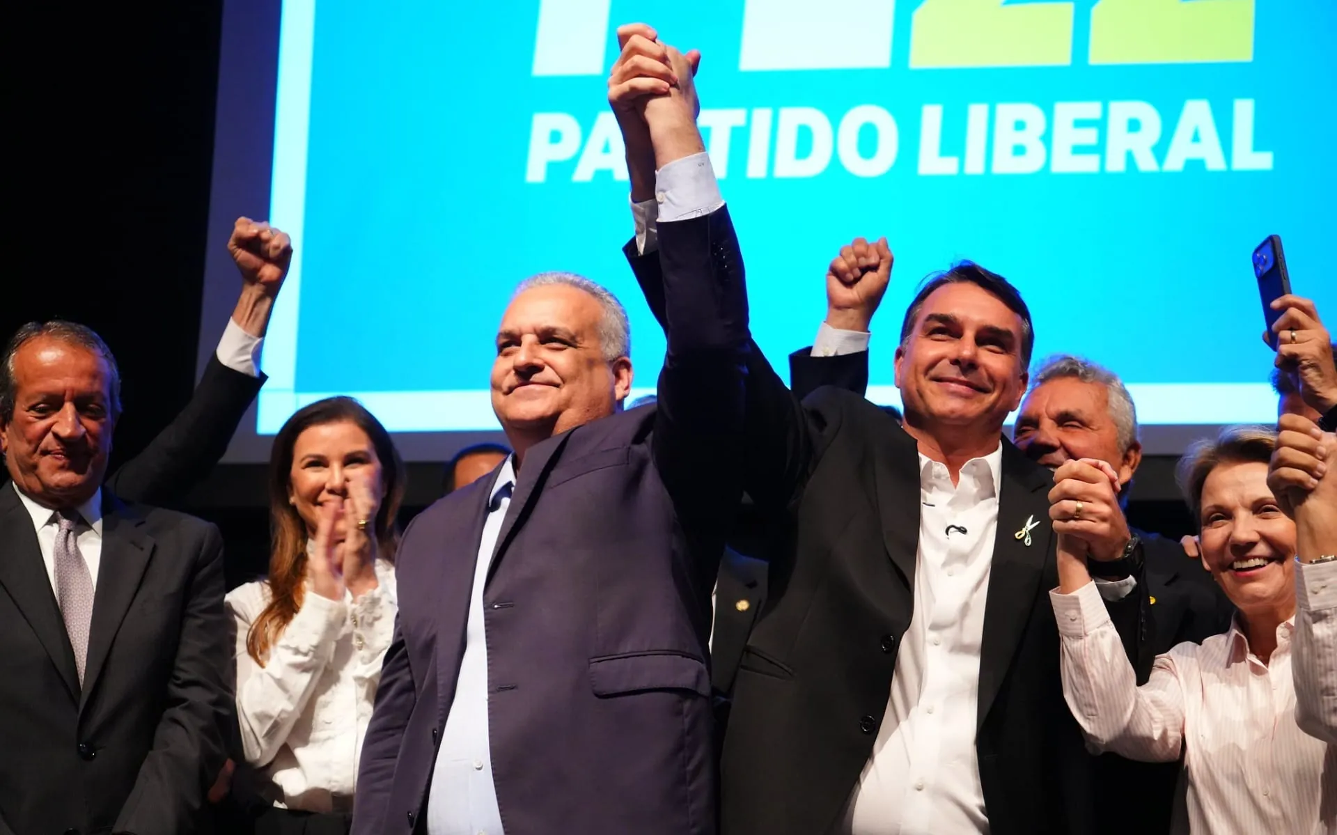 Petistas veem escolha de Flávio como "tiro no pé" e revivem acusações