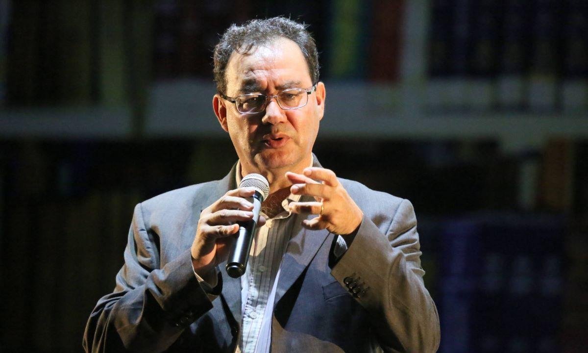 Fictor deve R$ 31,5 milhões para psiquiatra best-seller Augusto Cury