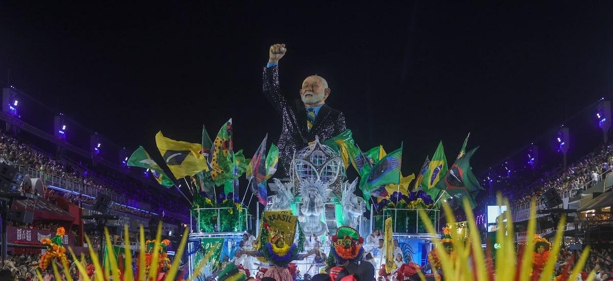 Lula na Sapucaí: 47,9% dos brasileiros consideram desfile legal e 45,5% veem propaganda antecipada