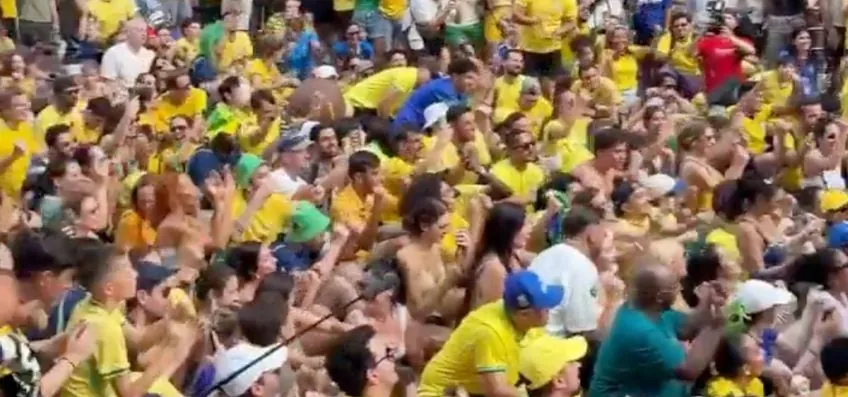 Torcida em NY faz versão brasileira da remada norueguesa