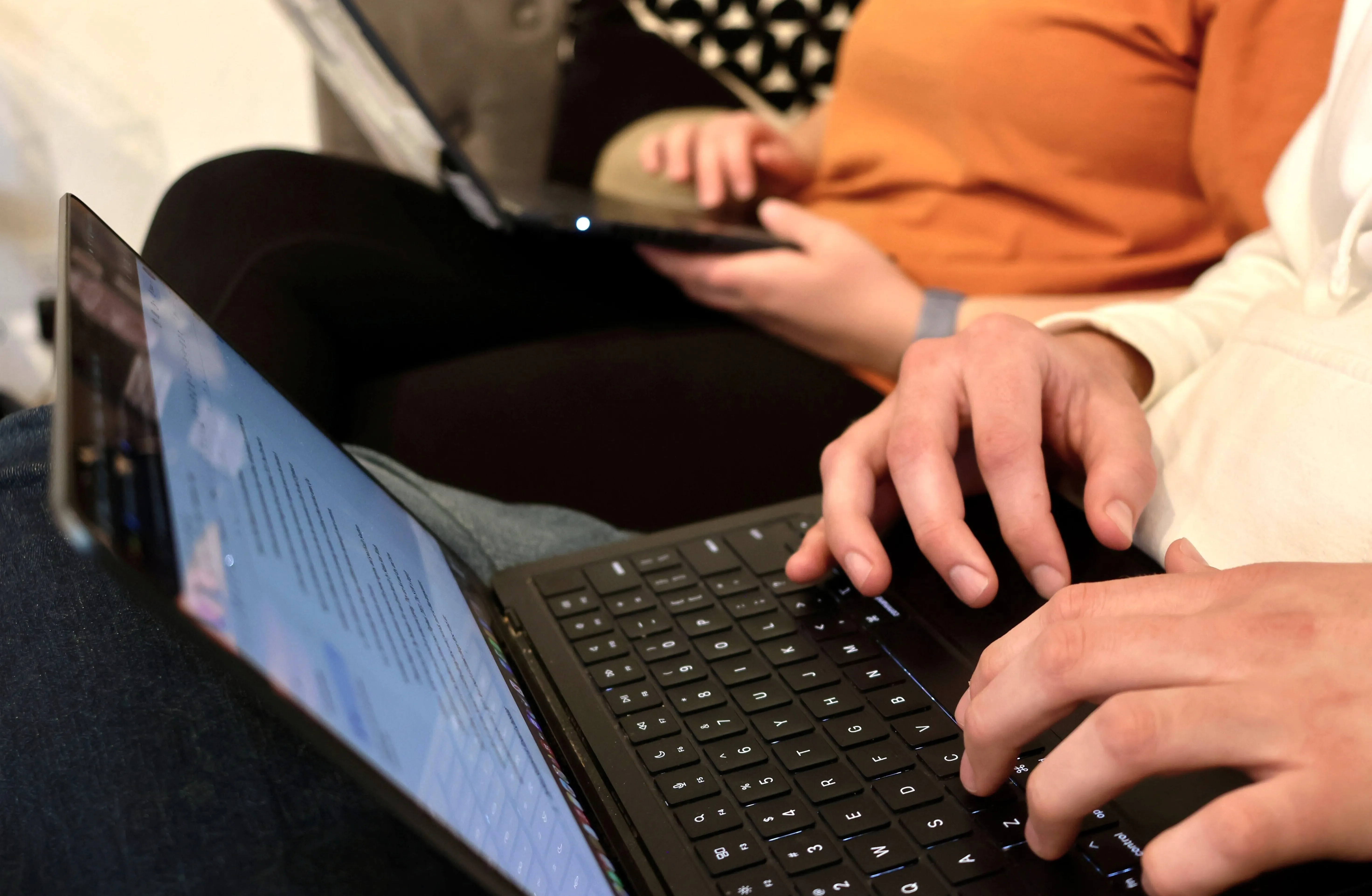 Jovem e desempregado? Estudo mostra que home office pode ser mais problema que a IA