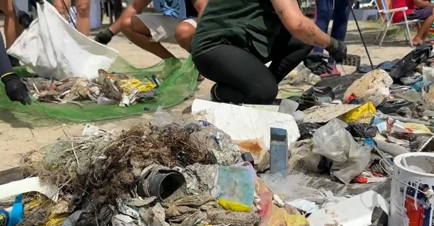 Mutirão de limpeza na Praia do Indaiá, em Caraguatatuba, recolhe 115 quilos de lixo | G1
