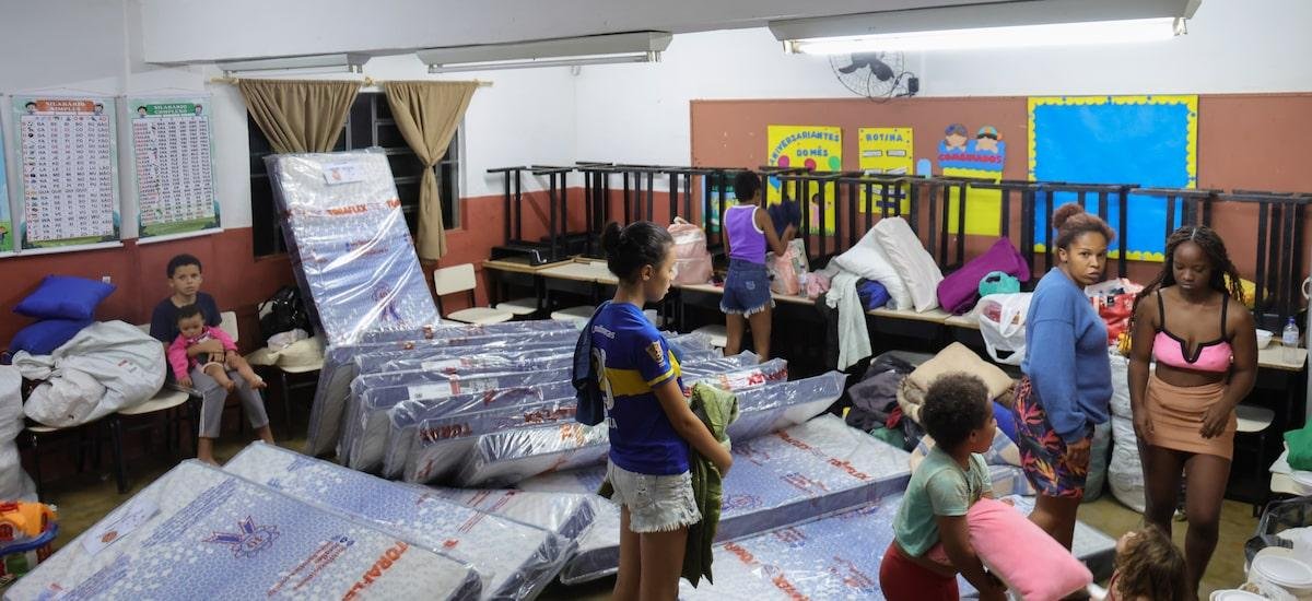 ‘Onde um dia foi a minha casa, não tem nada’; moradores buscam abrigo em escolas de Juiz de Fora