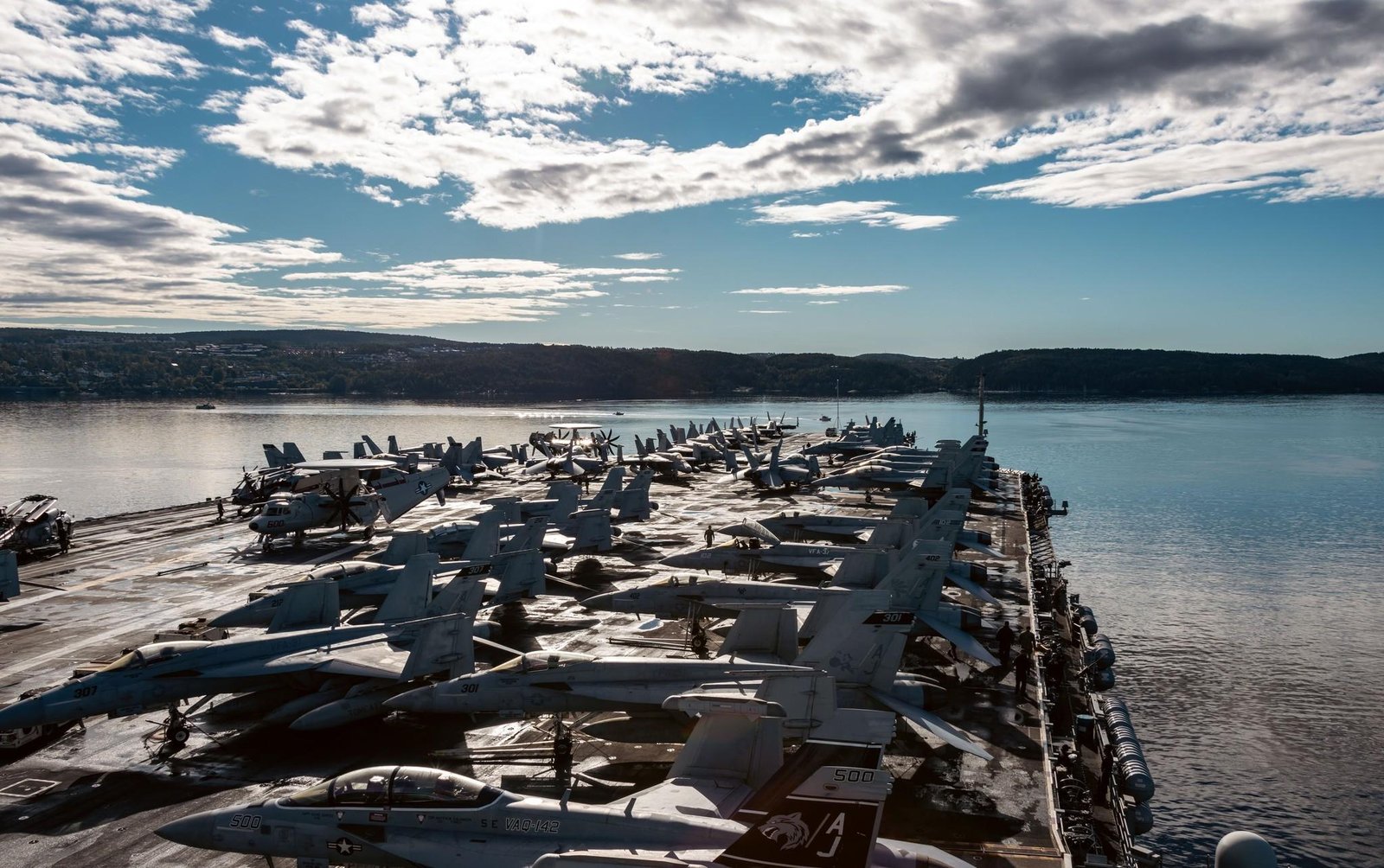 Irã sob ataque: EUA têm maior poder de fogo no Oriente Médio desde a invasão no Iraque; veja infográficos