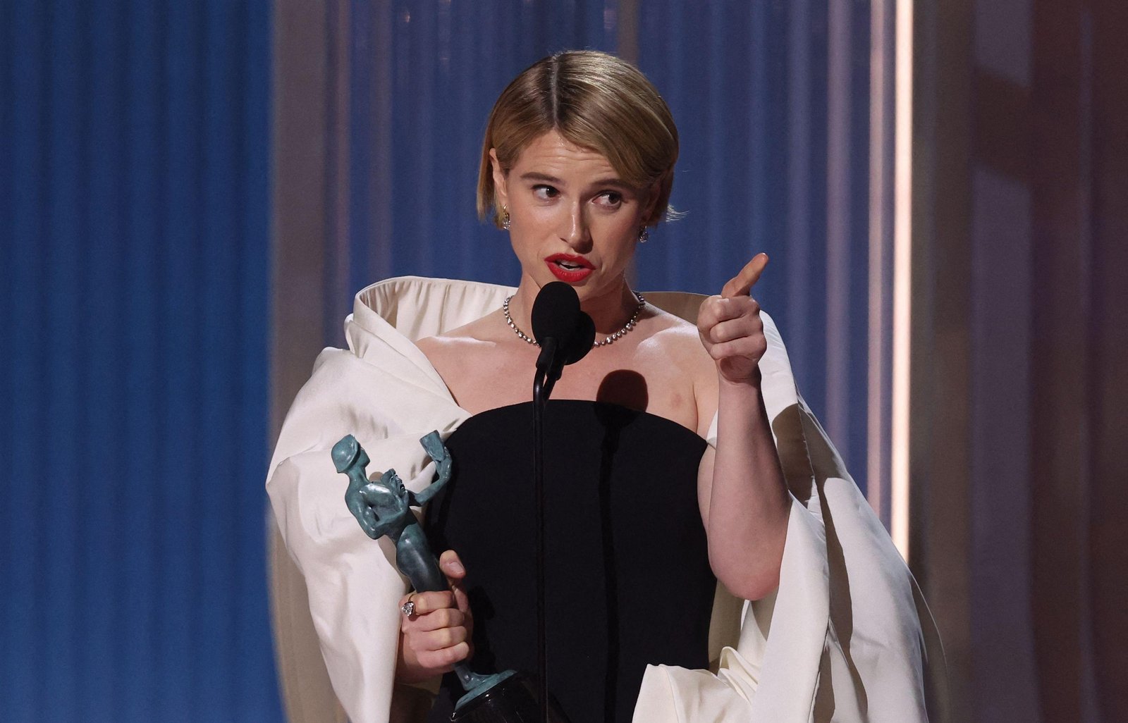 Jesse Buckley vence prêmio de melhor atriz em filme no Actor Awards