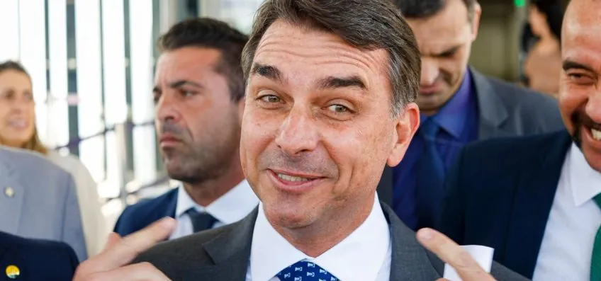 Na Argentina, Flávio promete aproximar Brasil de Israel se for eleito
