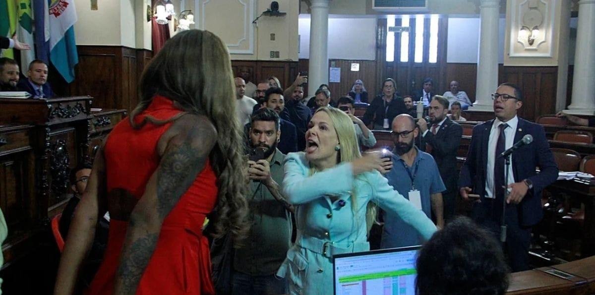 Homenagem a Ludmilla causa confusão generalizada na Câmara de Niterói