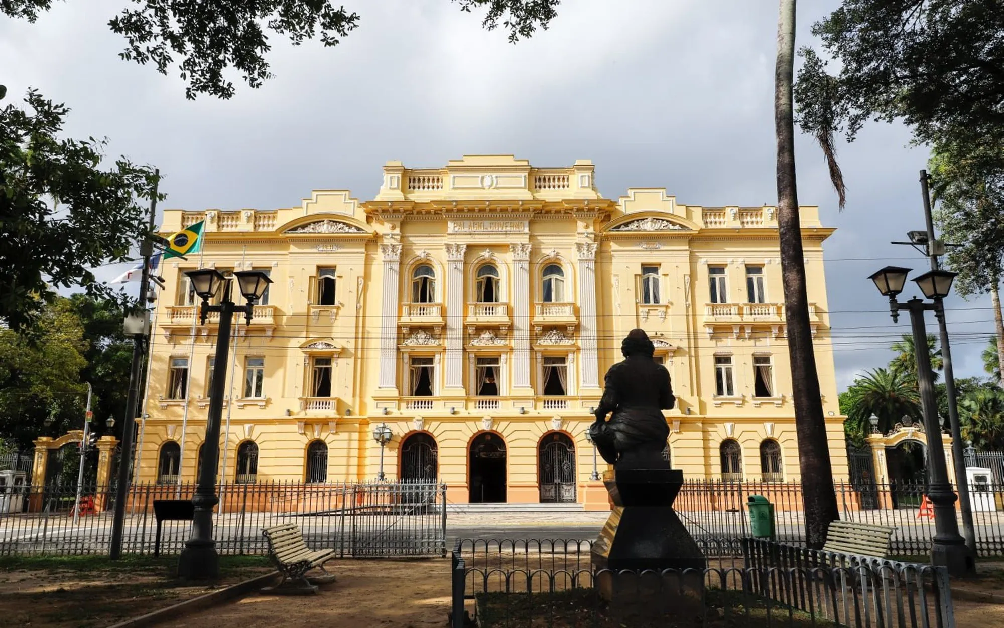Governadora Raquel Lyra exonera servidor comissionado após denúncias sobre 'gabinete do ódio' contra João Campos
