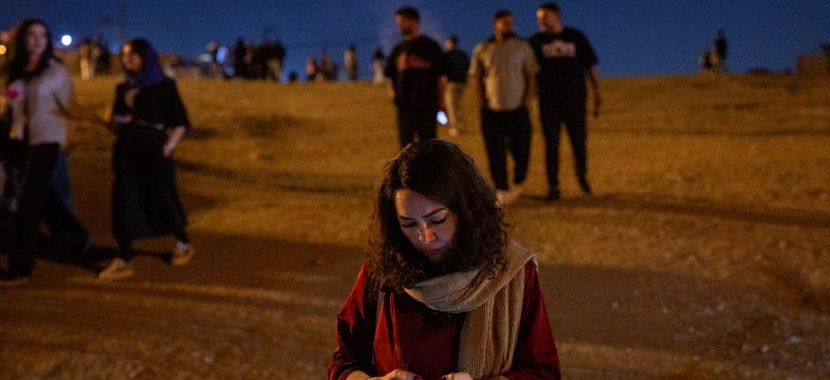 Protestos varrem o Irã apesar do bloqueio da internet