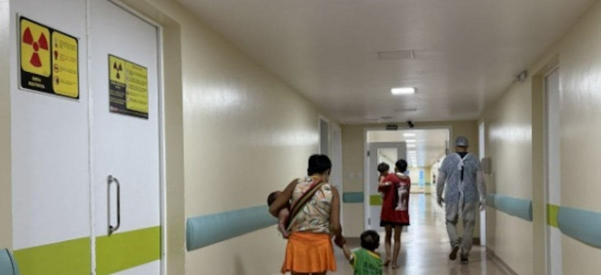 Associação diz que falta de vacina causou morte de crianças Yanomami; governo nega