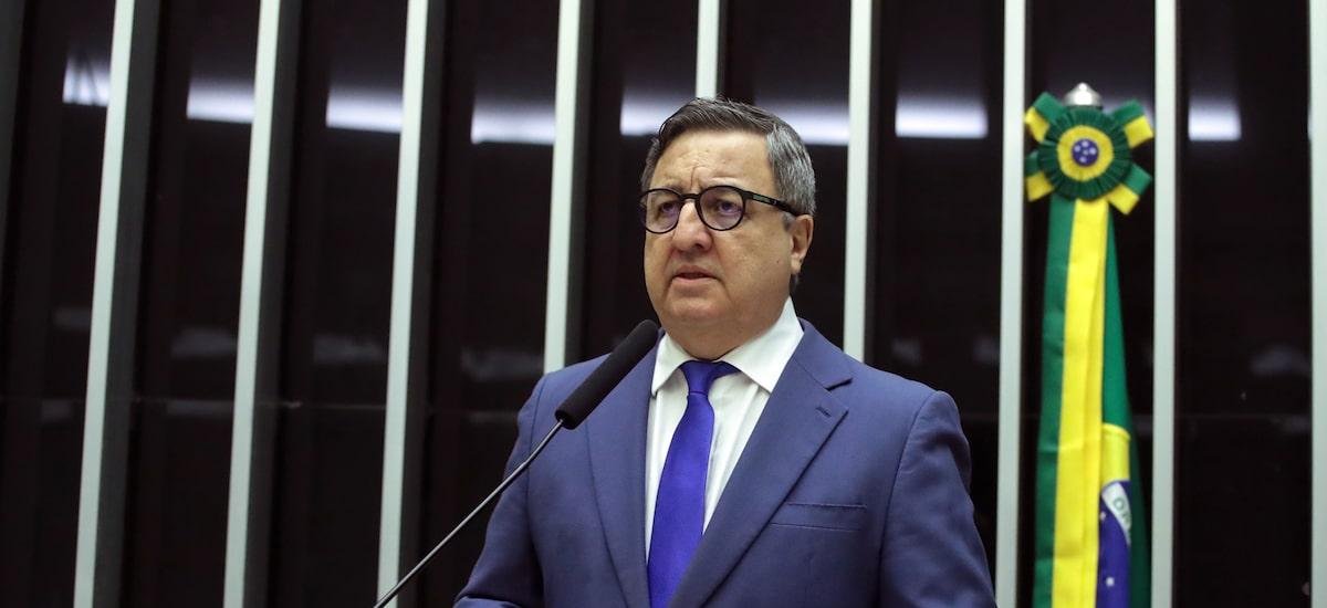 Dossiê que defende nome do União Brasil ao TCU cita pressão de Motta por petista