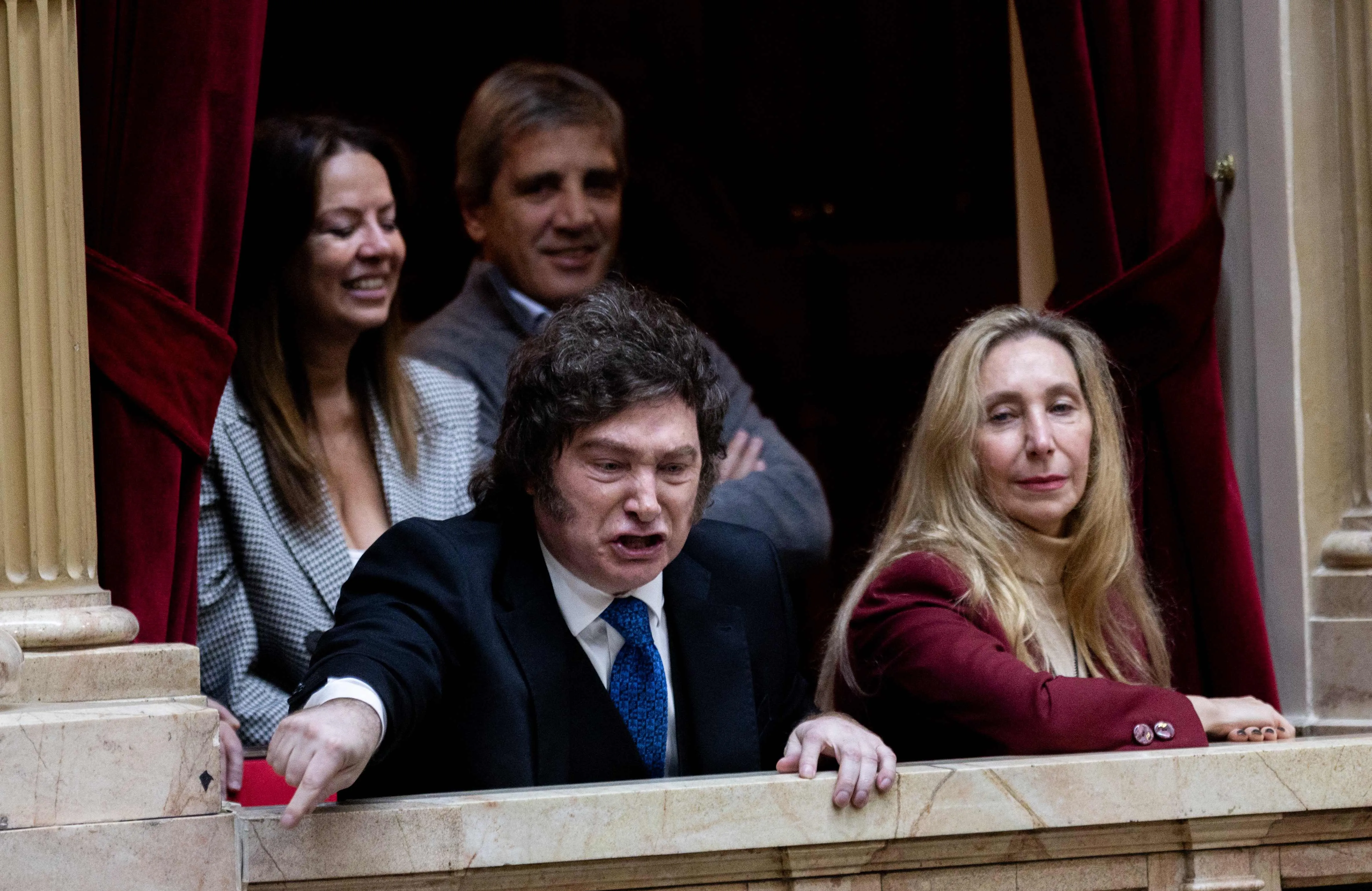 Após críticas e ameaças de processo, Argentina voltará a permitir entrada de jornalistas na sede do governo