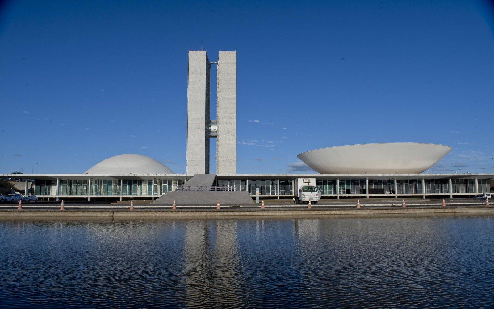 Congresso aprova aumento para servidores do Senado e da Câmara e abre brecha para pagamentos acima do teto | G1