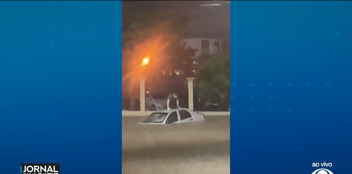 Chuva inunda ruas e suspende serviços de transporte no Rio de Janeiro