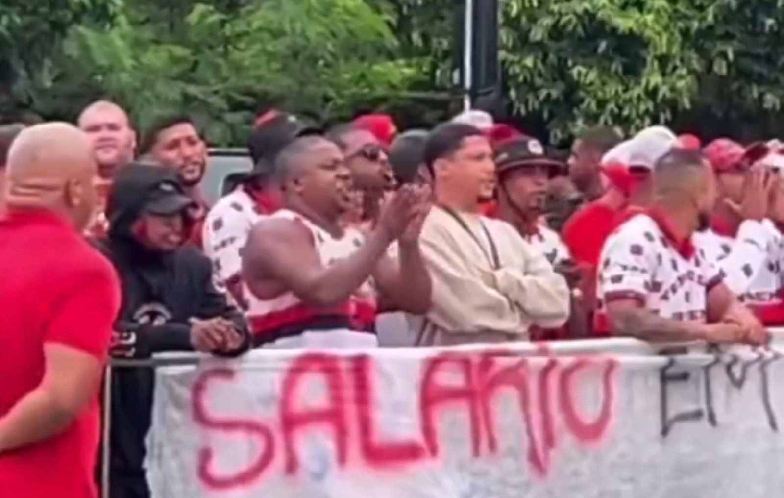 Flamengo: torcida protesta no Ninho do Urubu após derrota na Recopa