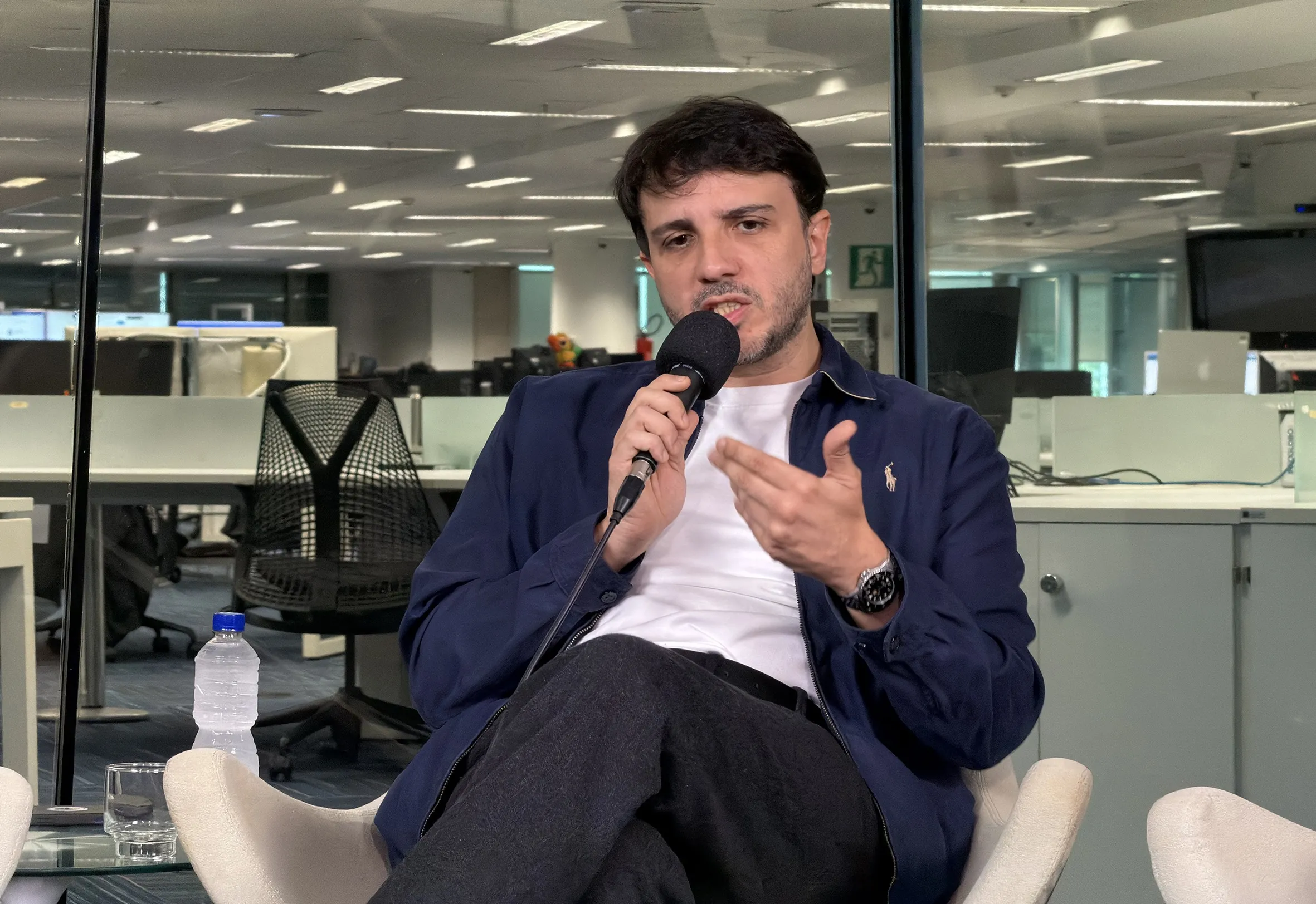 Renan Santos: YouTube e Instagram derrubam contas de ativista no Brasil após Toffoli suspender campanha