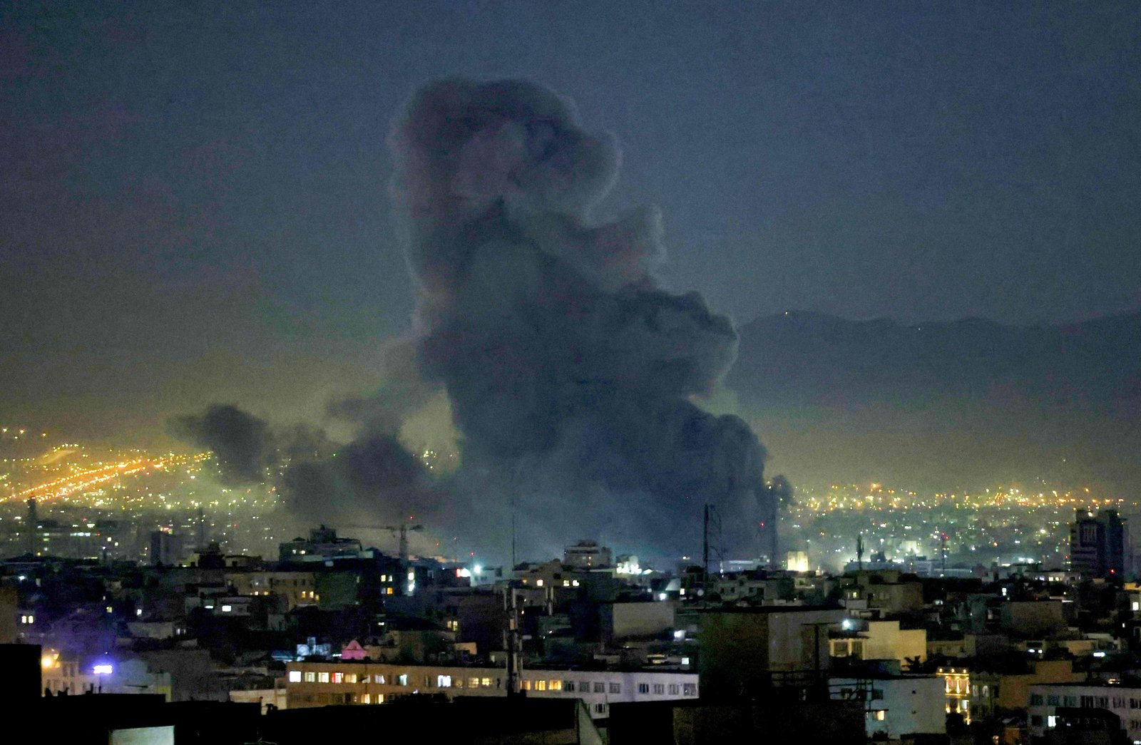 Críticos da guerra russa na Ucrânia, europeus adotam cautela sobre ação no Irã e dizem 'não ser hora' de discutir legalidade