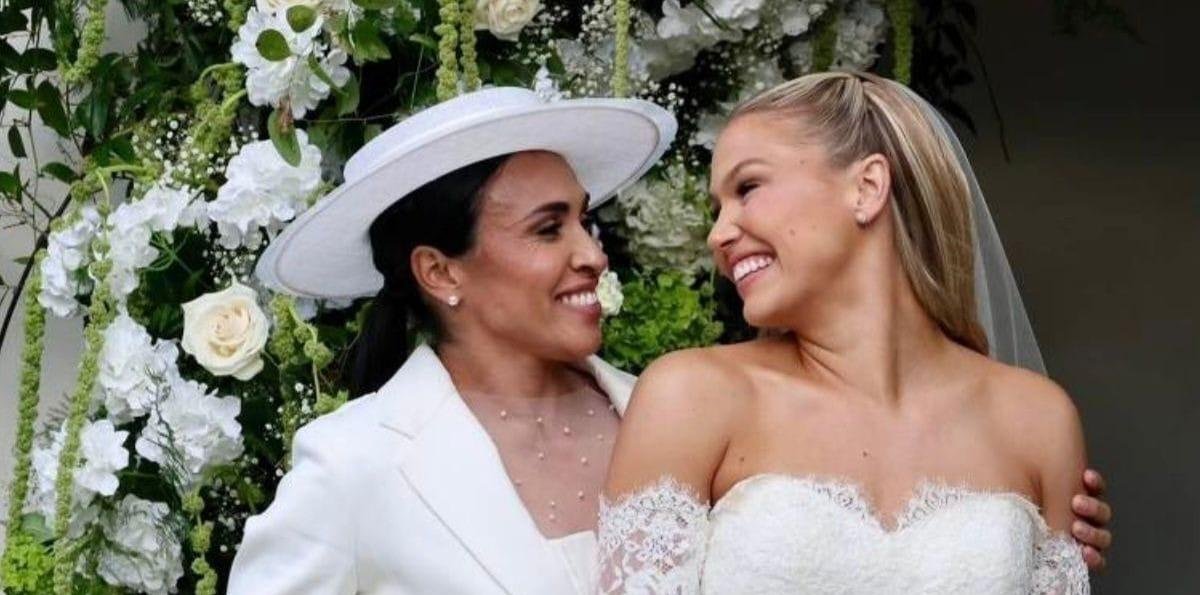 Marta se casa com Carrie Lawrence em cerimônia nos Estados Unidos