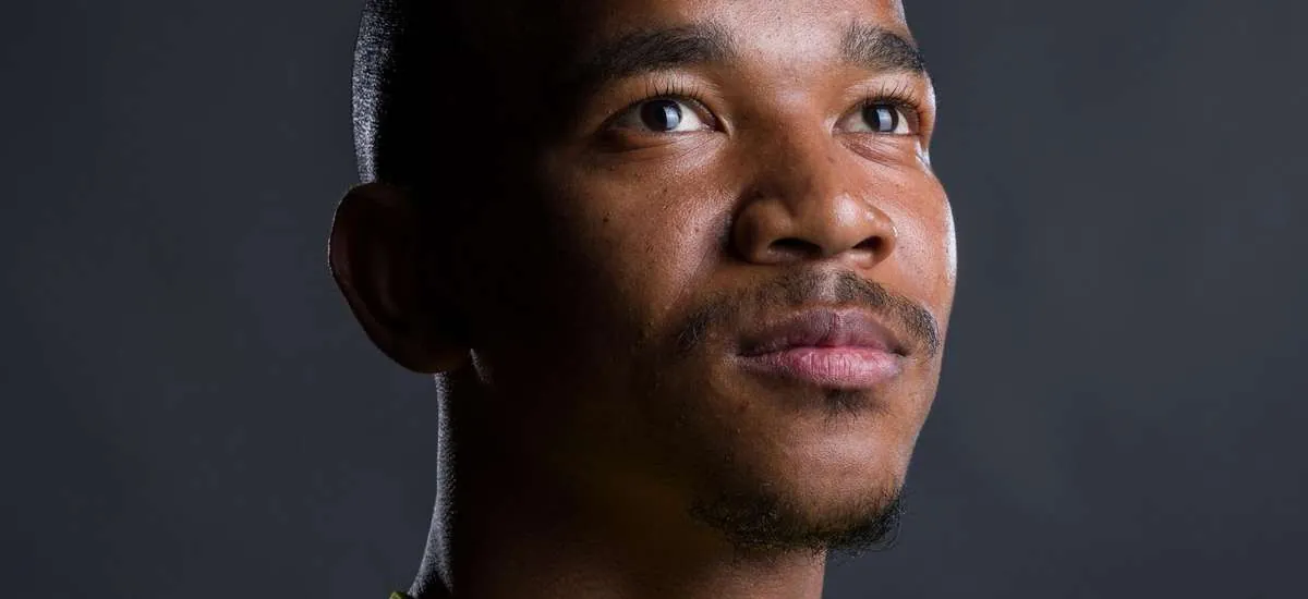 Jogador da seleção sul-africana que fez história na Copa do Mundo morre aos 25 anos