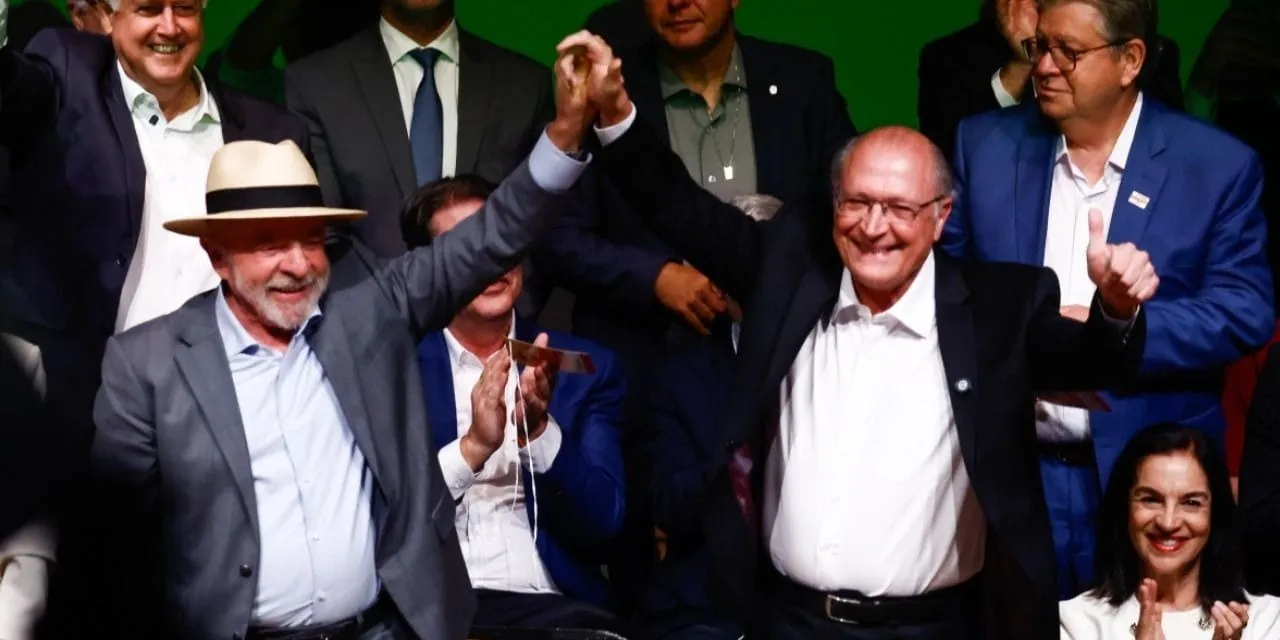 PT oficializa Lula como candidato à Presidência com Alckmin com vice