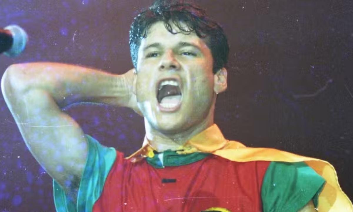 Mamonas Assassinas: veja fotos da jaqueta encontrada com Dinho