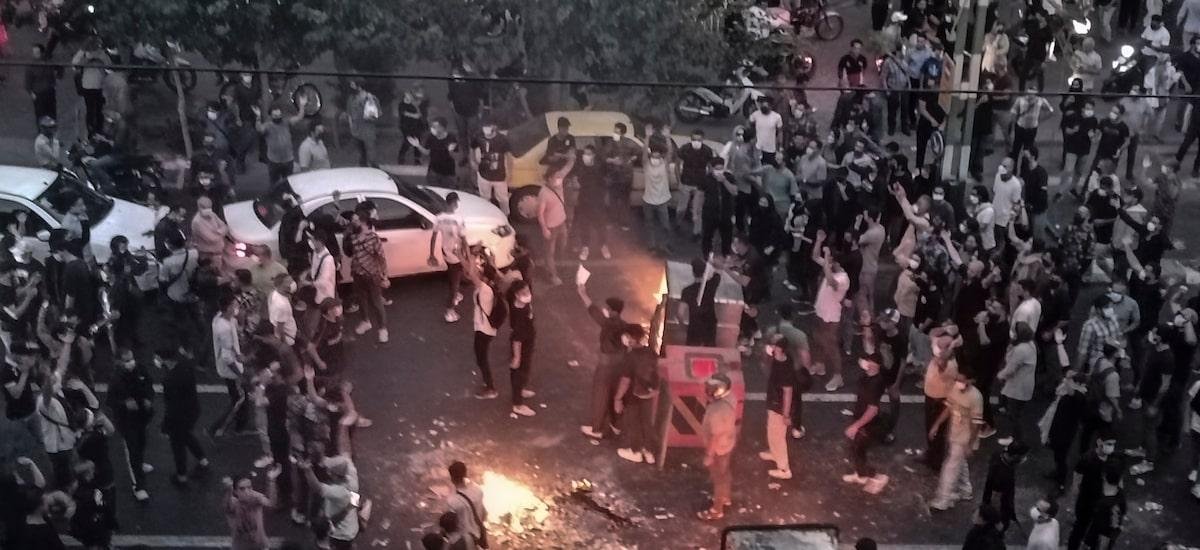 Irã acusa ‘mercenários dos EUA e de Israel’ de protestos contra o governo e diz que ‘não cederá’