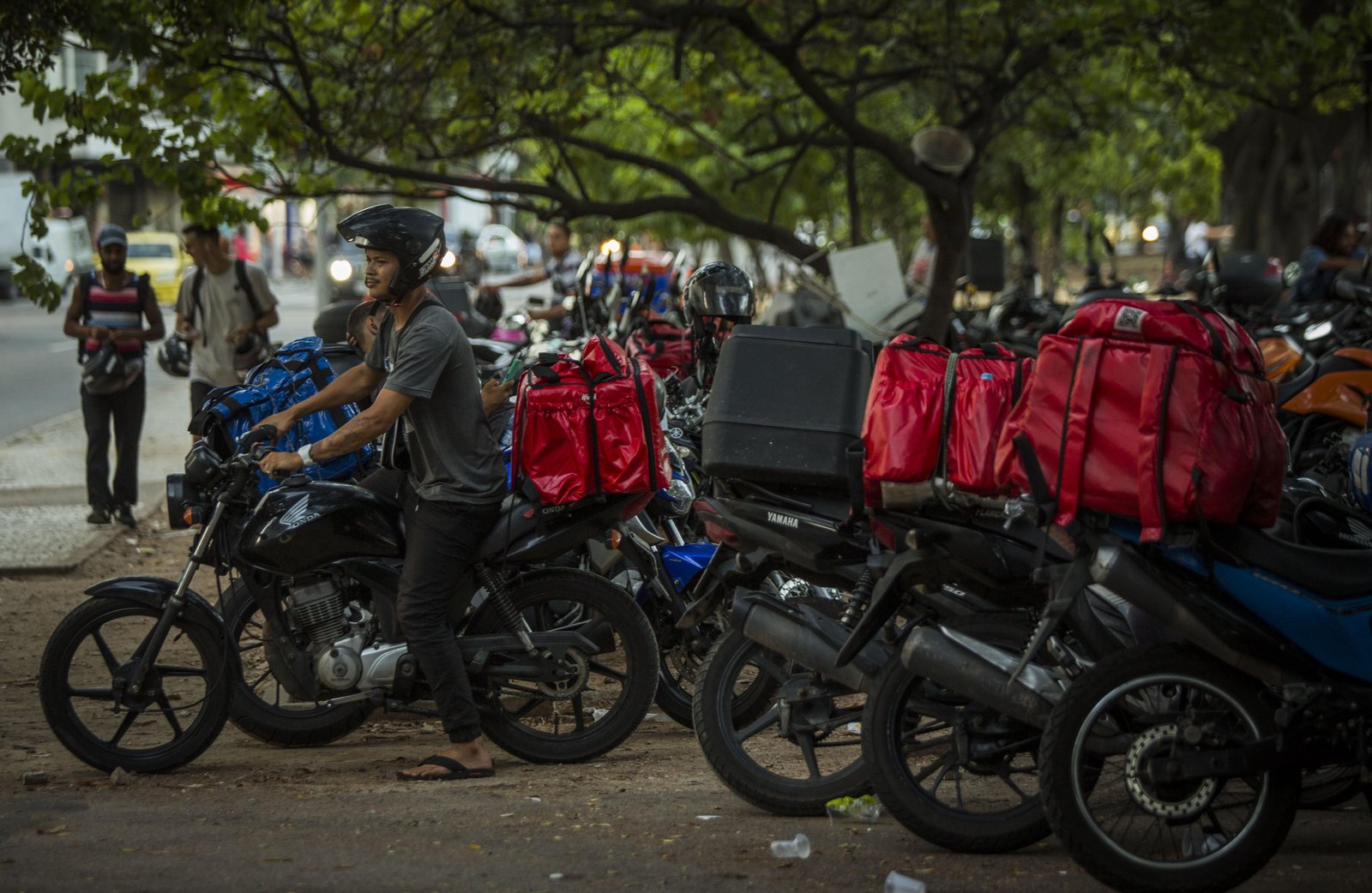 Governo e plataformas divergem sobre remuneração mínima a entregadores e impasse adia entrega de texto