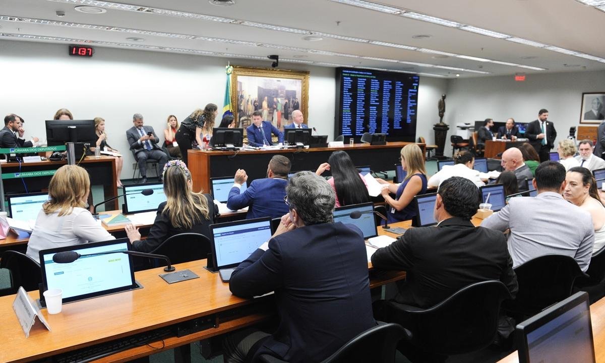 Câmara reabre 22 comissões com acordo para evitar disputas internas