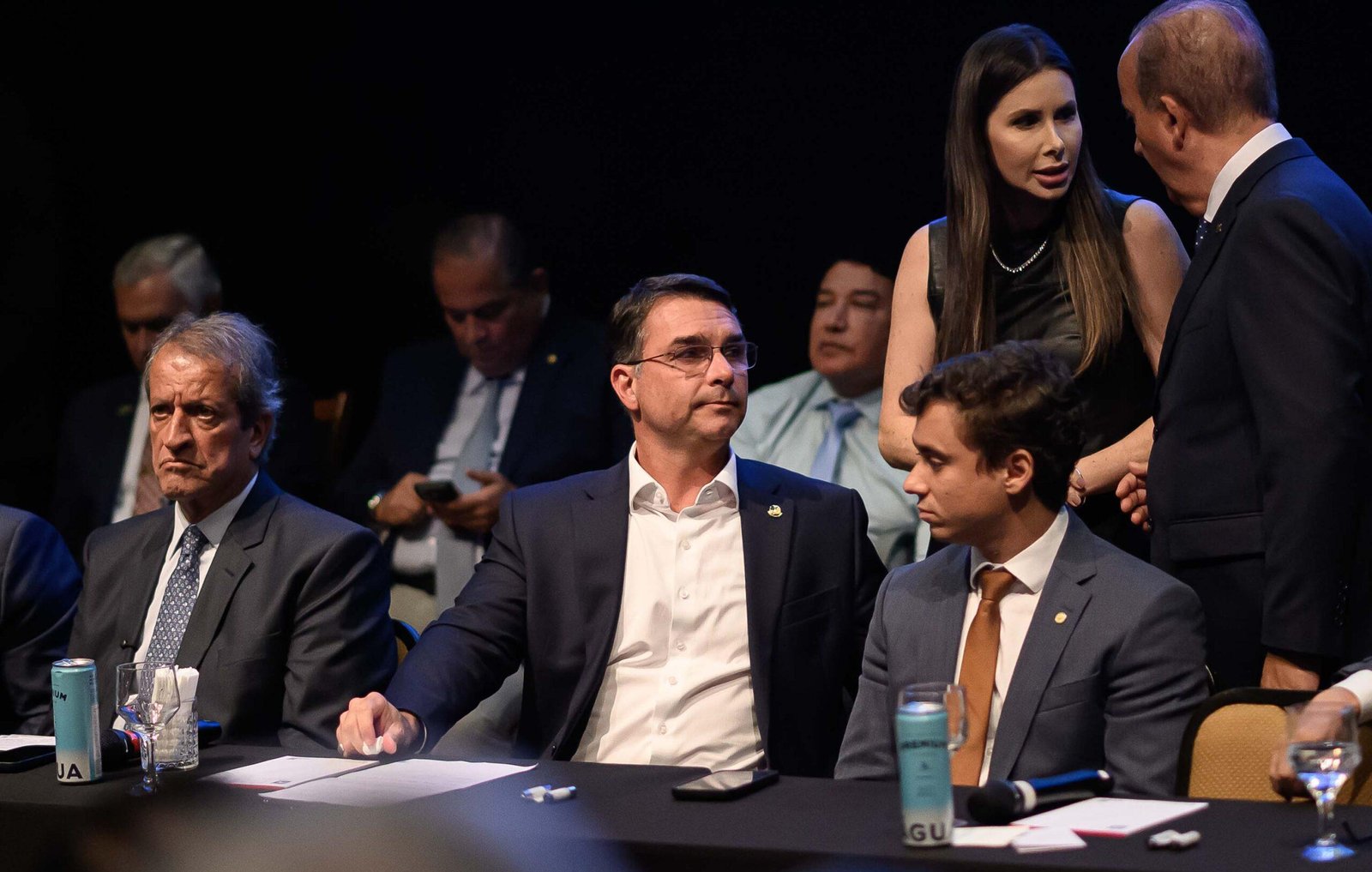 Nikolas responde Eduardo e diz que ajudará Flávio “desgastando” Lula